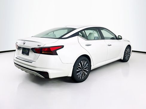 Used 2023 Nissan Altima 2.5 SV FWD image 9