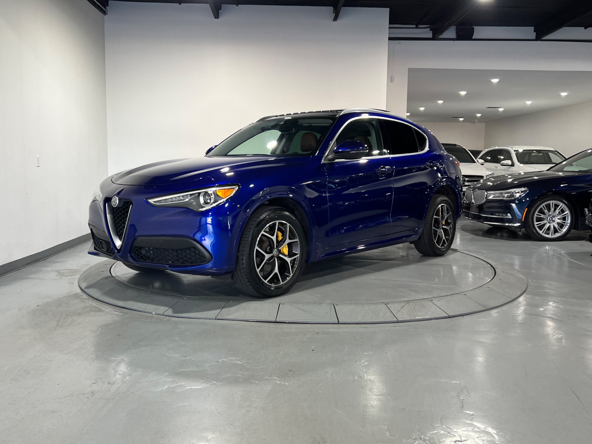Used 2021 Alfa Romeo Stelvio Ti w/ Premium Package AWD/4WD image 3