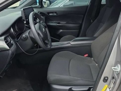 Used 2019 Toyota C-HR LE FWD image 20