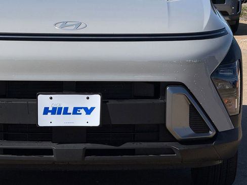 Certified 2025 Hyundai Kona SE image 9