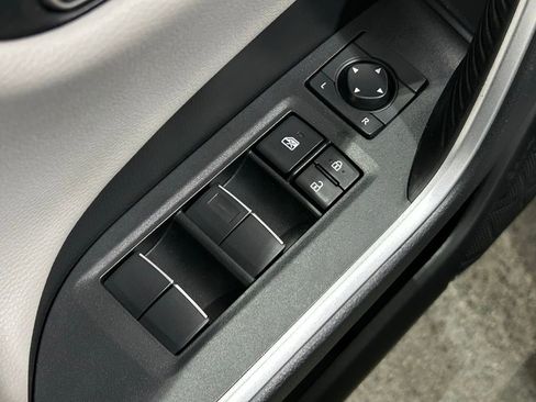 Used 2021 Toyota RAV4 Limited image 17