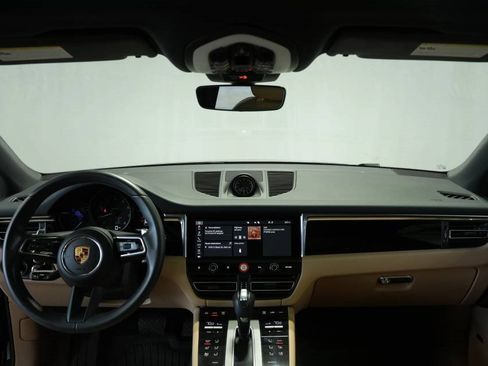 Used 2025 Porsche Macan image 16