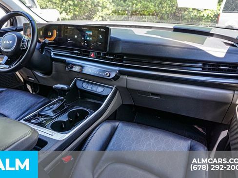 Used 2025 Kia Carnival FWD image 26