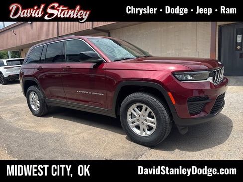 New 2025 Jeep Grand Cherokee Laredo image 1