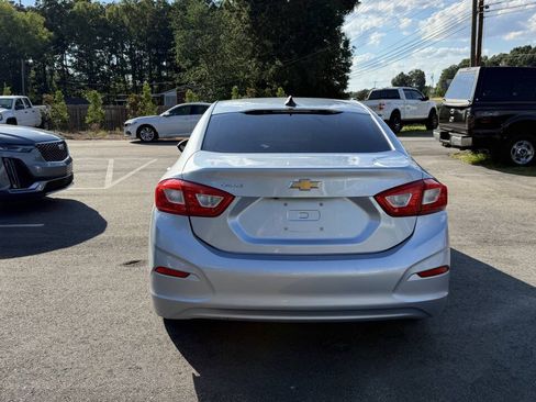 Used 2017 Chevrolet Cruze LS FWD image 7