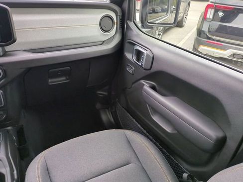 Used 2025 Jeep Wrangler Willys image 17