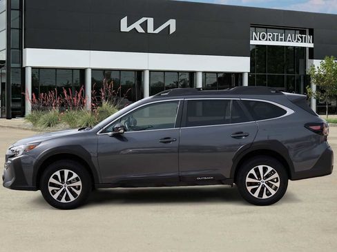 Used 2025 Subaru Outback Premium image 4