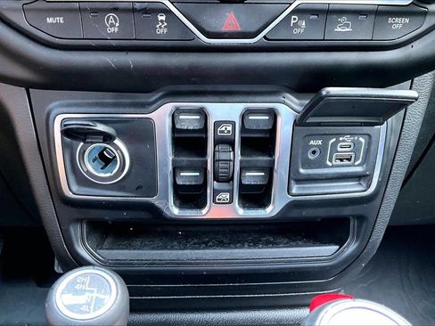 Used 2023 Jeep Wrangler Unlimited Sahara AWD/4WD image 17