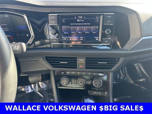 Certified 2024 Volkswagen Jetta SE image 18