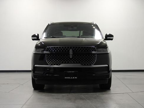 Used 2025 Lincoln Navigator Reserve AWD/4WD image 9