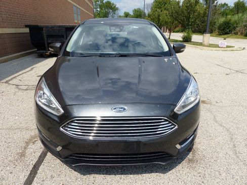 Used 2018 Ford Focus Titanium w/ Titanium Technology Package FWD image 14