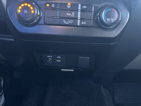 Used 2015 Ford F150 XLT image 5