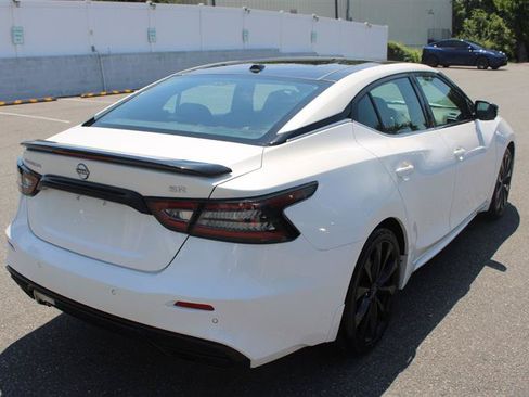 Used 2023 Nissan Maxima SR w/ Sport Mat Group FWD image 3