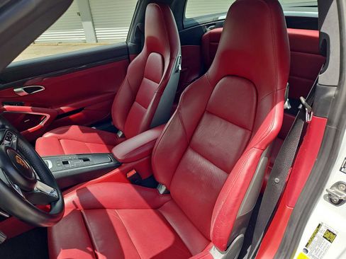 Certified 2019 Porsche 911 Targa 4 GTS AWD/4WD image 16