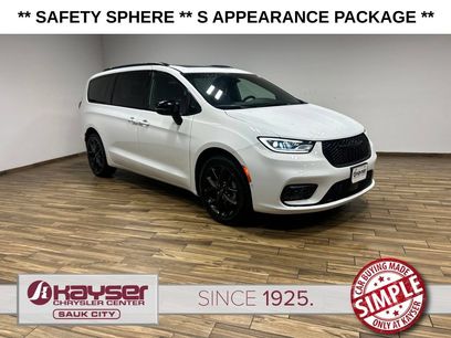 Used 2023 Chrysler Pacifica Limited w/ S Appearance Package