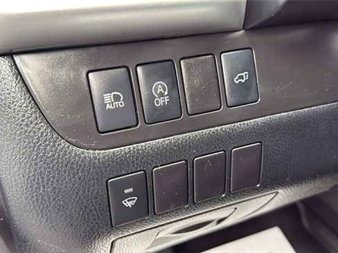 Used 2017 Toyota Highlander FWD V6 image 12