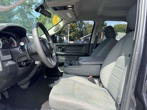 Used 2018 RAM 1500 Express w/ Express Value Package AWD/4WD image 12