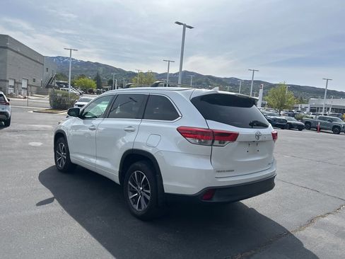 Used 2017 Toyota Highlander XLE w/ Carpet Mat Package image 6