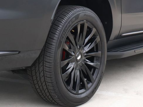 Certified 2024 Cadillac Escalade ESV Luxury RWD image 12