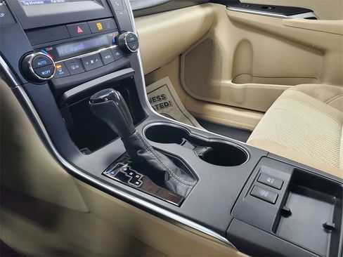 Used 2017 Toyota Camry LE image 25
