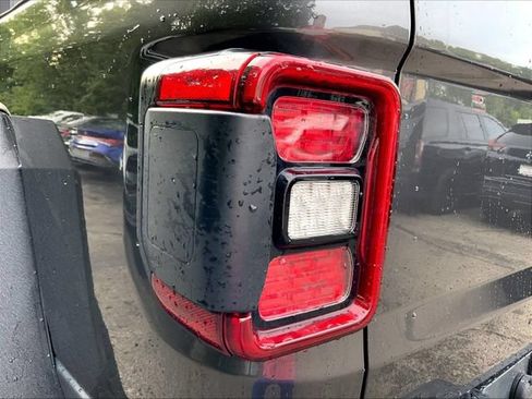 Used 2021 Jeep Gladiator Overland w/ Safety Group AWD/4WD image 13