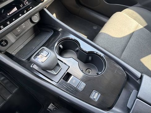 Used 2025 Nissan Rogue SV FWD image 17
