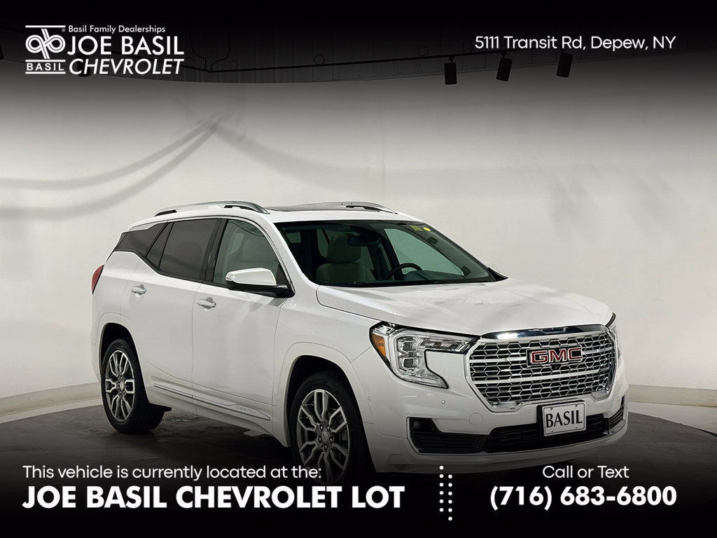 Used 2024 GMC Terrain Denali w/ Denali Premium Package AWD/4WD image 1