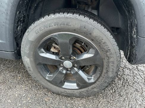 Used 2018 Jeep Compass Latitude w/ Cold Weather Group AWD/4WD image 19