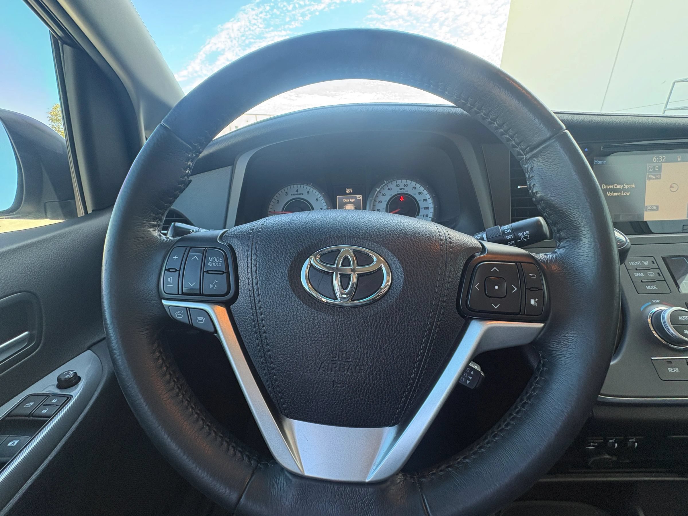 Used 2017 Toyota Sienna SE Premium FWD image 10