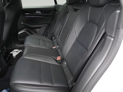New 2026 Porsche Macan Electric RWD image 7