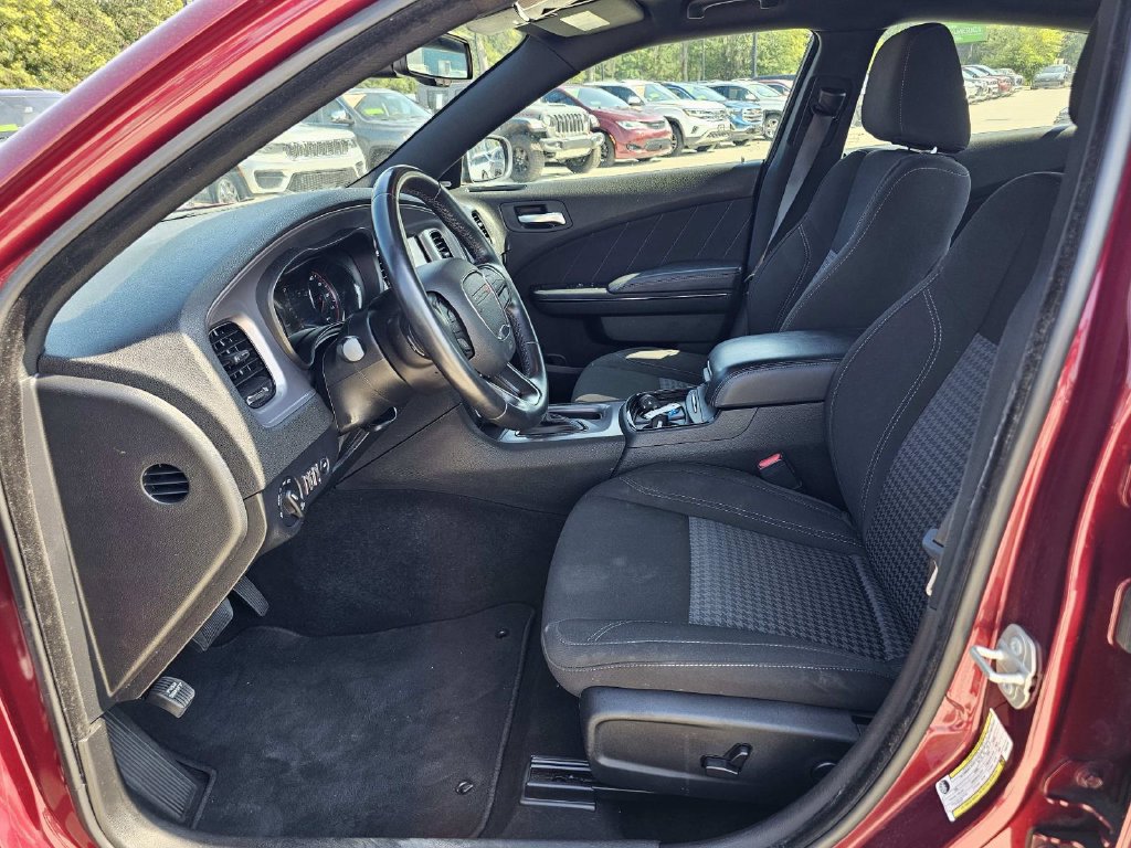 Used 2023 Dodge Charger SXT w/ Blacktop Package AWD/4WD image 19