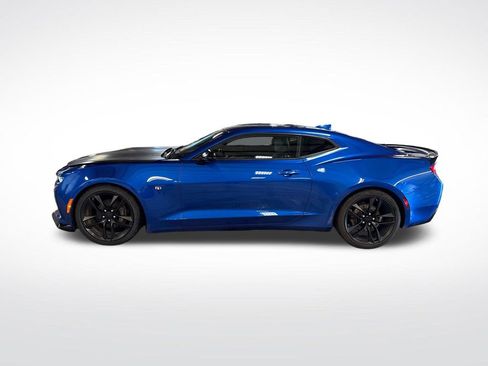 Used 2018 Chevrolet Camaro LT RWD image 2