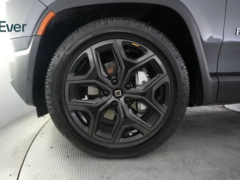 Used 2025 Rivian R1S Adventure Dual AWD/4WD image 19