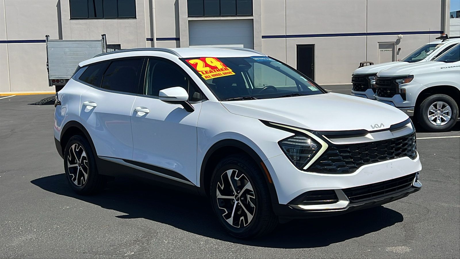 Used 2024 Kia Sportage EX AWD/4WD image 3