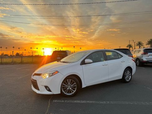 Used 2014 Toyota Corolla LE Premium image 2