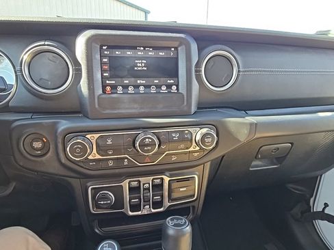 Used 2018 Jeep Wrangler Unlimited Sahara image 22