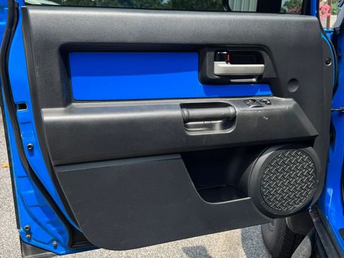 Used 2007 Toyota FJ Cruiser 4WD image 10