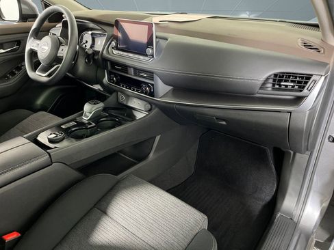 Used 2023 Nissan Rogue SV image 24