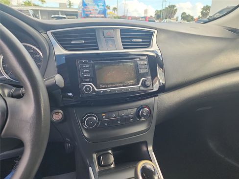 Used 2016 Nissan Sentra SV image 29