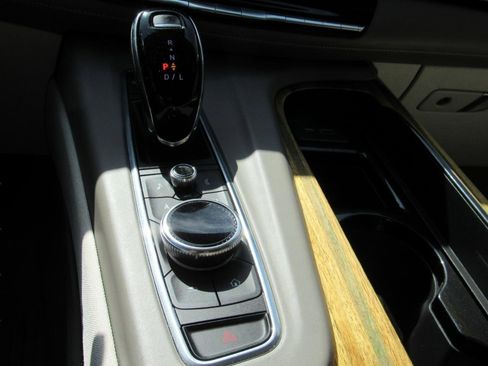 Used 2021 Cadillac Escalade Premium Luxury Platinum image 29