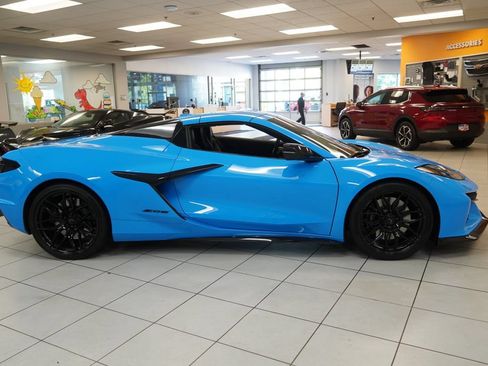 Used 2024 Chevrolet Corvette Z06 RWD image 12