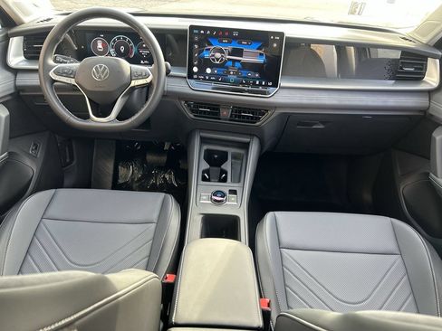New 2026 Volkswagen Tiguan SE FWD image 11