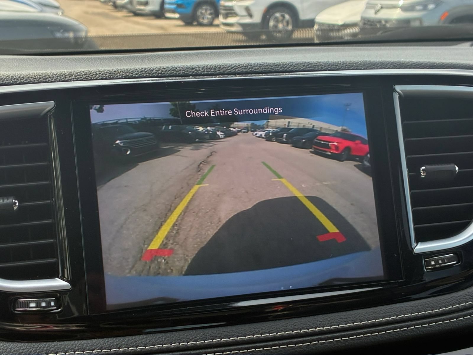Used 2025 Chrysler Pacifica Limited FWD image 20