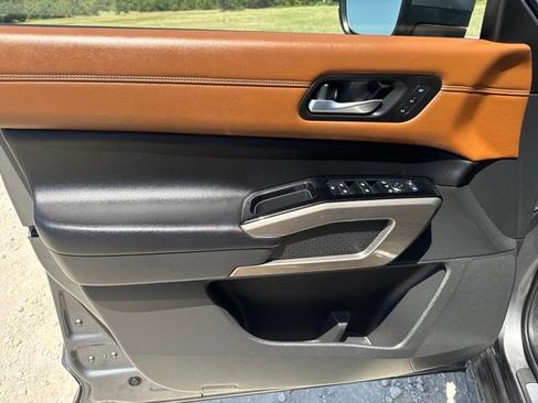 Used 2023 Nissan Pathfinder Platinum w/ Cargo Package FWD image 18