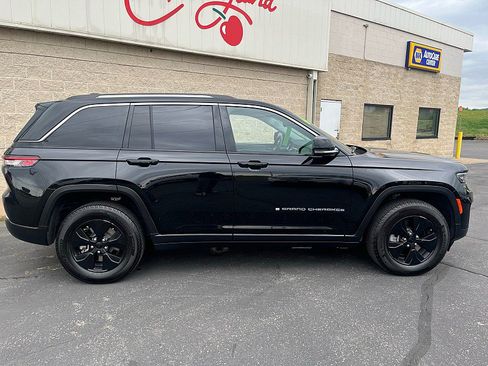 Used 2022 Jeep Grand Cherokee Limited 4xe AWD/4WD image 9