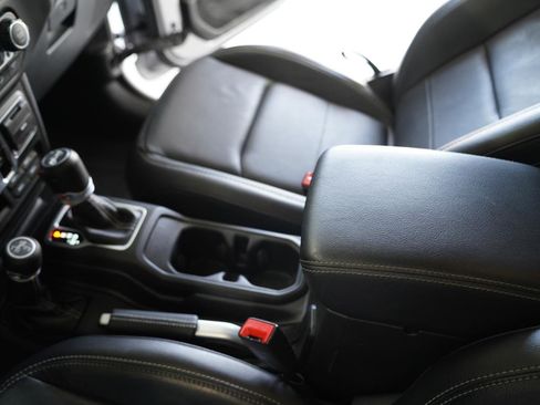 Used 2019 Jeep Wrangler Unlimited Sahara w/ Quick Order Package 24M Moab image 22