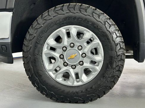 Used 2024 Chevrolet Silverado 2500 LTZ w/ LTZ Convenience Package AWD/4WD image 38