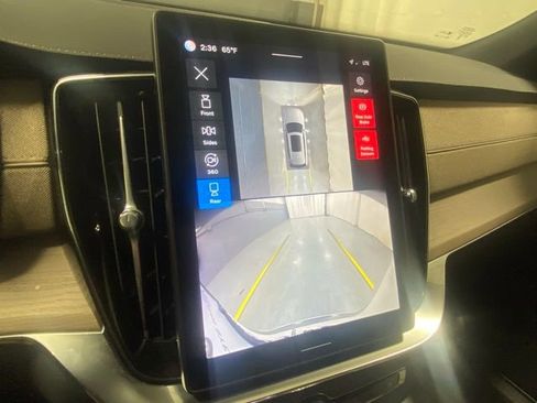 Certified 2025 Volvo XC90 B6 Plus image 25