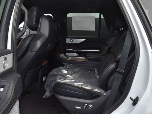 New 2026 Lincoln Navigator Black Label AWD/4WD image 11