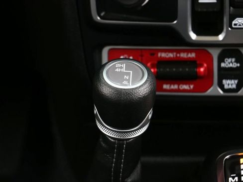 Used 2024 Jeep Wrangler Unlimited Rubicon AWD/4WD image 31